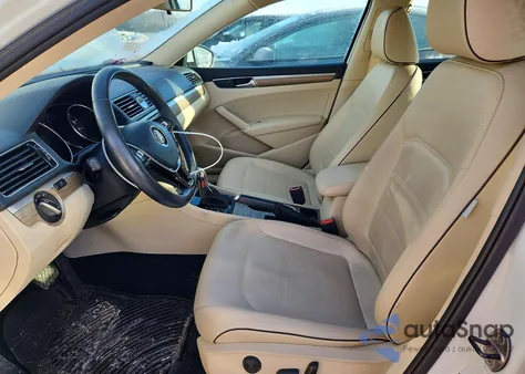 2017 Volkswagen Passat Se z USA, uszkodzony, nr VIN 1VWBT7A35HC036095